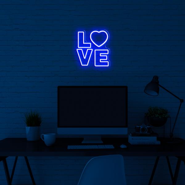 Неонски LED знак на ѕид - 3D лого LOVE - со димензии 50 cm